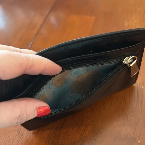 Hobo Euro Slide Card Case in polished black leather - Picture 6 of 8